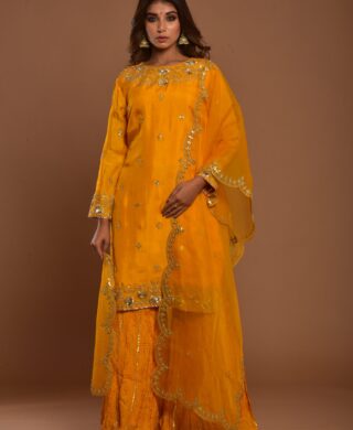 SHORT KURTA WITH CRUSH GARARA SET